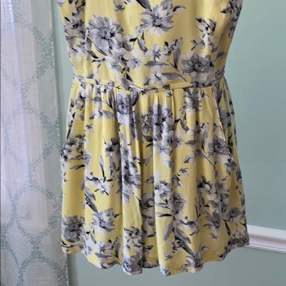 Forever 21 yellow floral romper Size XS - Picture 10 of 12